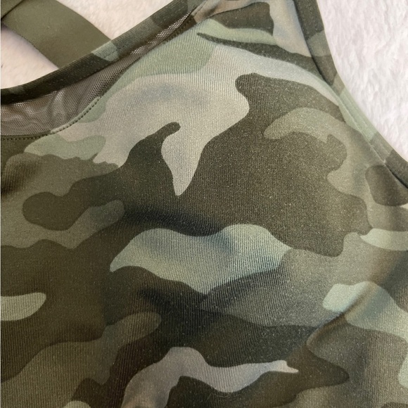 PINK Victoria's Secret Green Camo Sports Bra - Picture 2 of 5